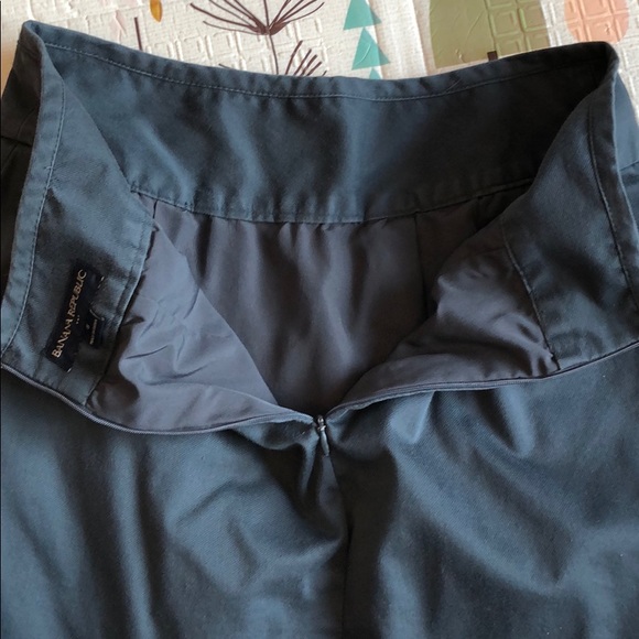 Banana Republic Women’s Gray Skirt w/ Pocket Size6 - Picture 5 of 6